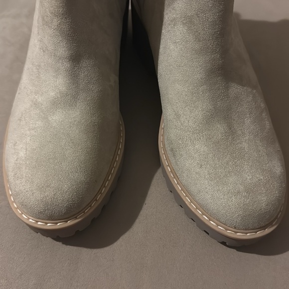 Women's DV Dolce Vita Rielle Ankle Bootie size 9 color Dune. NWOT - Picture 7 of 11